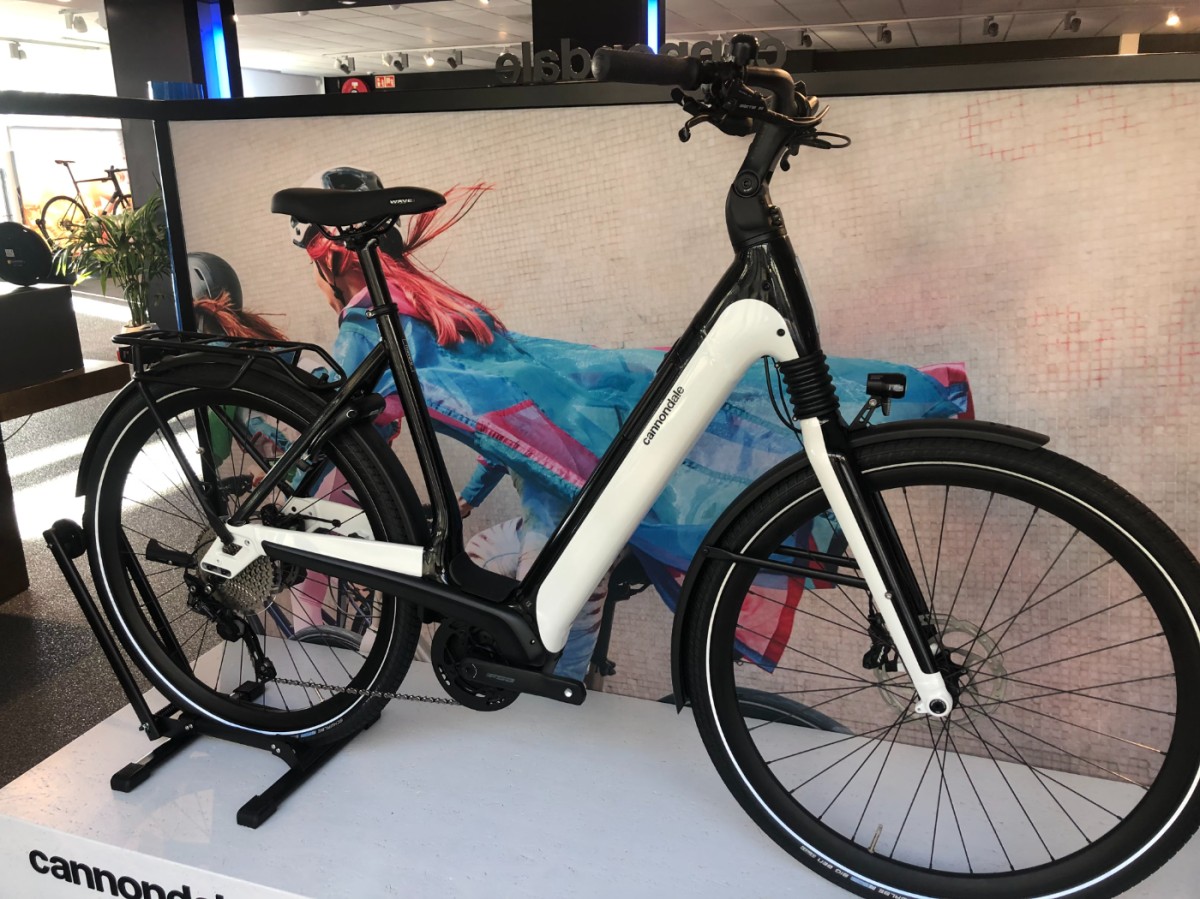 CANNONDALE Mavaro Neo 5+ Maat M, Wit - The Bike Store