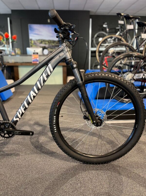 Specialized Rockhopper Sport Black Liquid Metal/ White XS 2025 - Afbeelding 3
