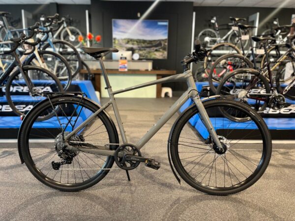 Specialized Sirrus X 3.0 EQ Heren Ashen Grey/ Black Liquid Metal L 2025