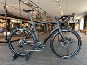 Pinarello F9 Furious Black 56cm 2025