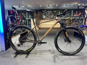 Orbea Alma H30 Eagle Taupe Brown/ Mango XL 2023